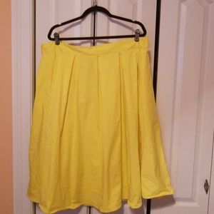 Yellow pleated midi skirt